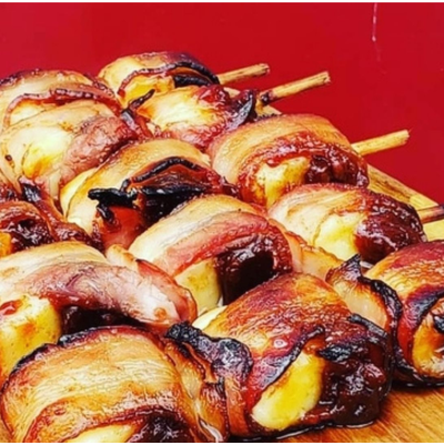 Espetinho de Romeu e Julieta com Bacon